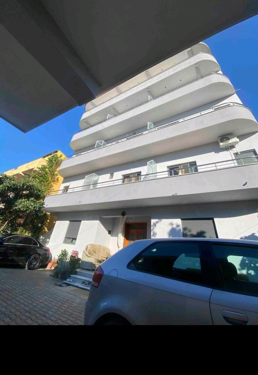 Ajsi Apartment *